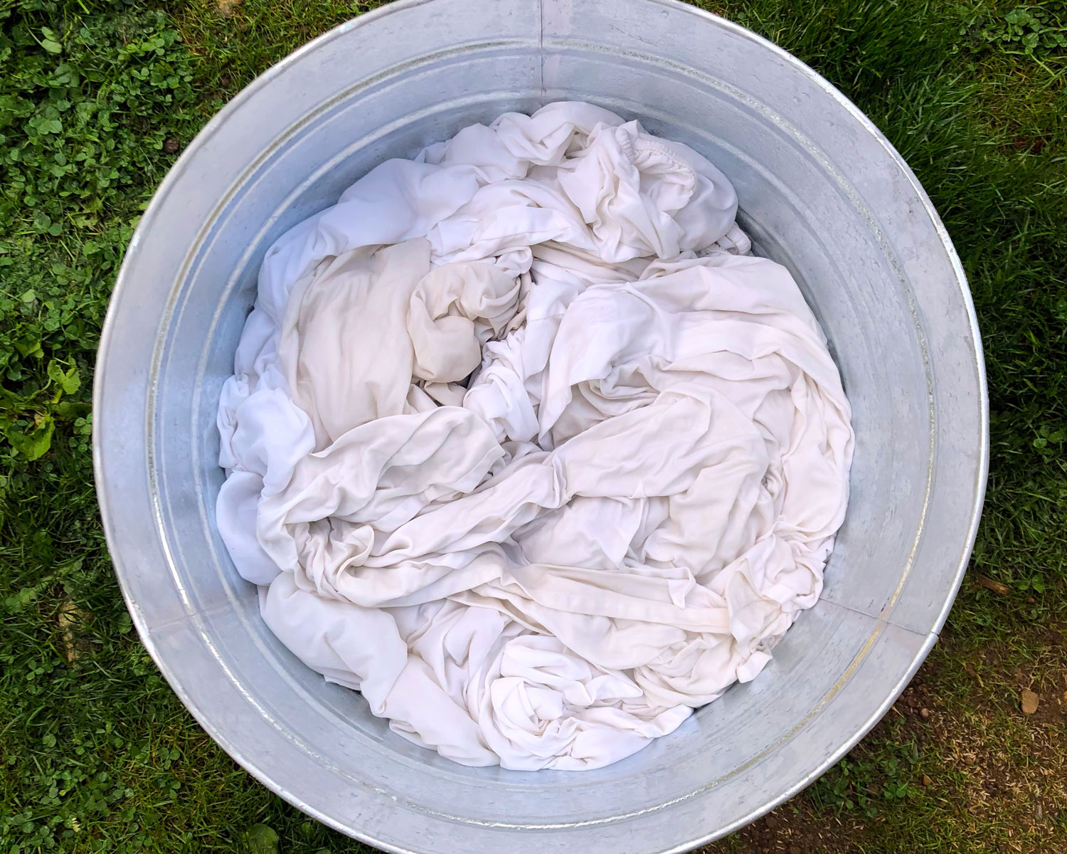 Prep textiles with a vinegar bath, how to do easy DIY turmeric dye